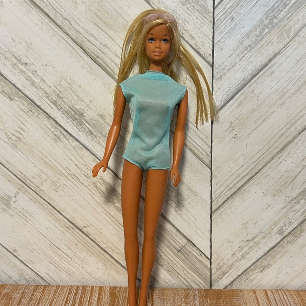 Vintage 1963 Malibu Barbie